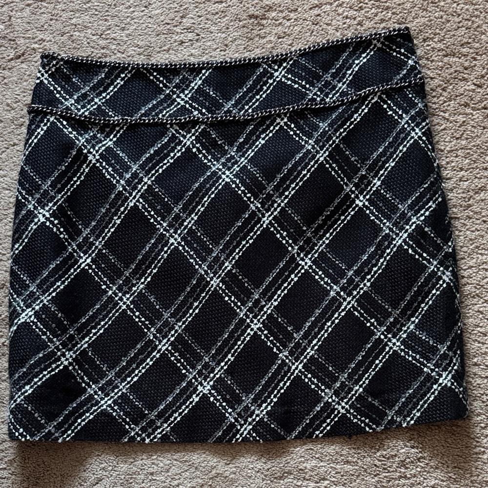 The Limited Black & White Diagonal Plaid Mini Skirt with Waist Accent. Size 10